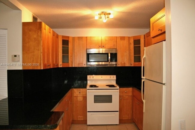 Building Photo - 8820 SW 123rd Ct