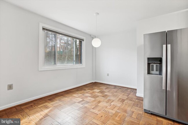 Building Photo - 4114 Davis Pl NW