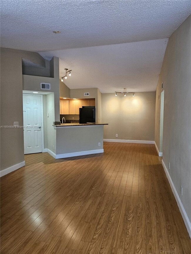 Building Photo - 731 Vista Isles Dr