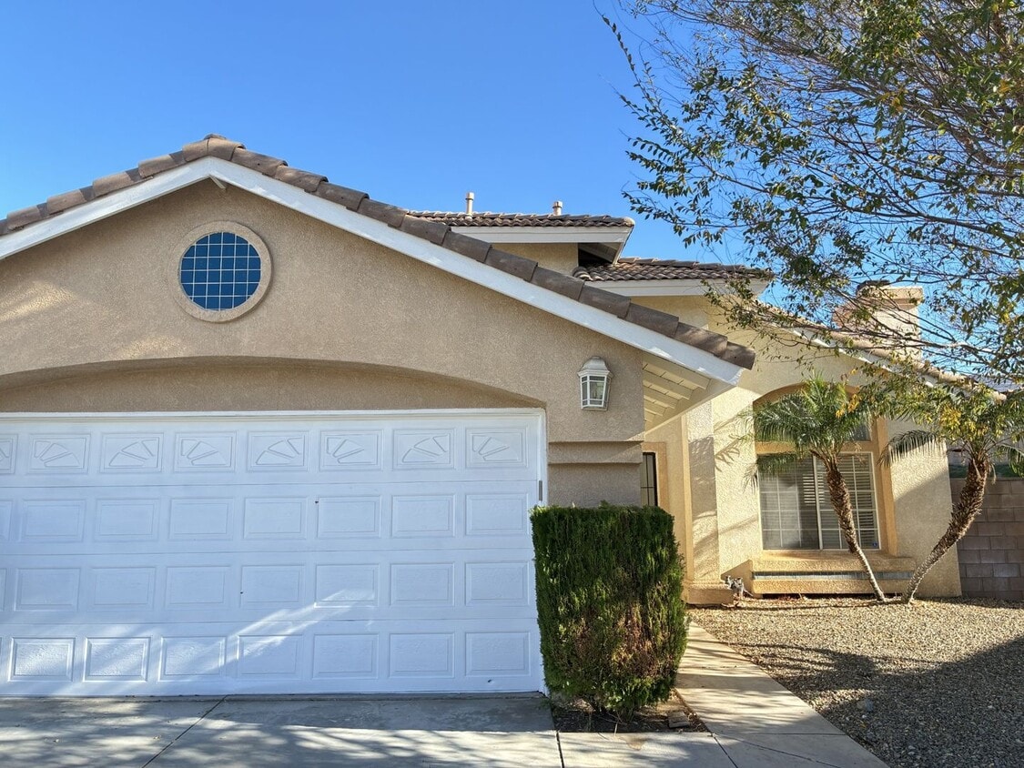 Newly Updated 4-bedroom, 3-bathroom home located in a great area of San Bernardino - Newly Updated 4-bedroom, 3-bathroom home located in a great area of San Bernardino