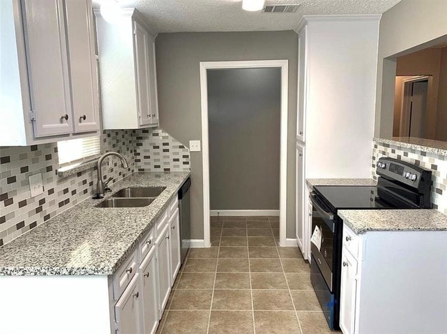 Foto del edificio - 19123 Sears Dr