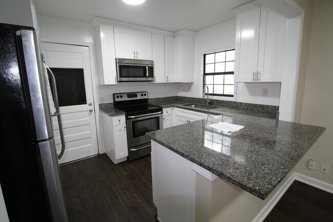Building Photo - 1/2 Off Your August 2025 Rent On This 2 Be...