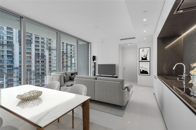 Foto del edificio - 300 Biscayne Boulevard Way