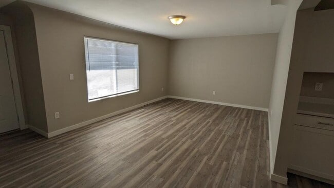 Building Photo - 3965 Hayesville Dr NE