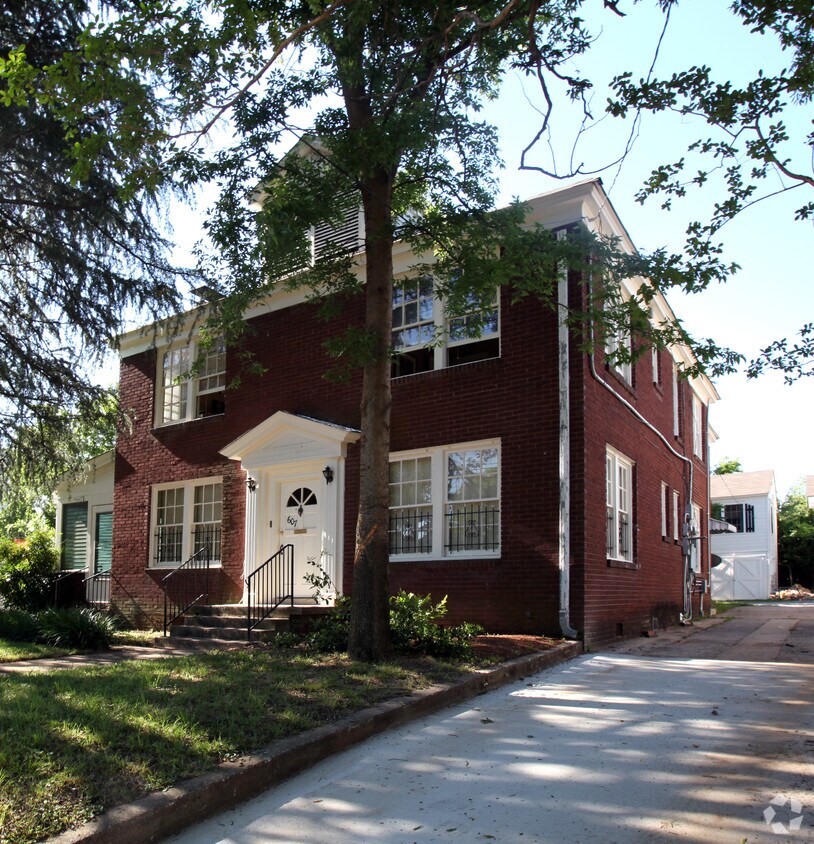 Primary Photo - 607 E 6th St