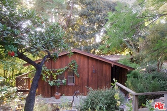 Building Photo - 460 W Ave 46