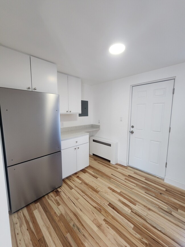 Building Photo - 930 Wethersfield Ave