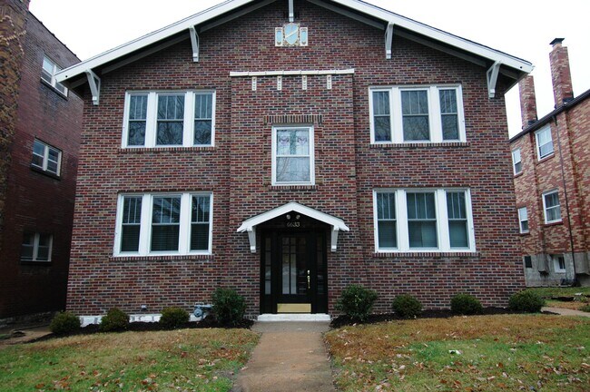 Fachada del edificio - Vista desde el sur - 6633 Alamo Avenue