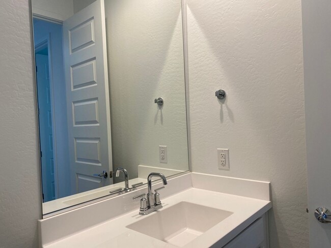 Foto del edificio - 5 Bedroom Single Family Home in Phoenix