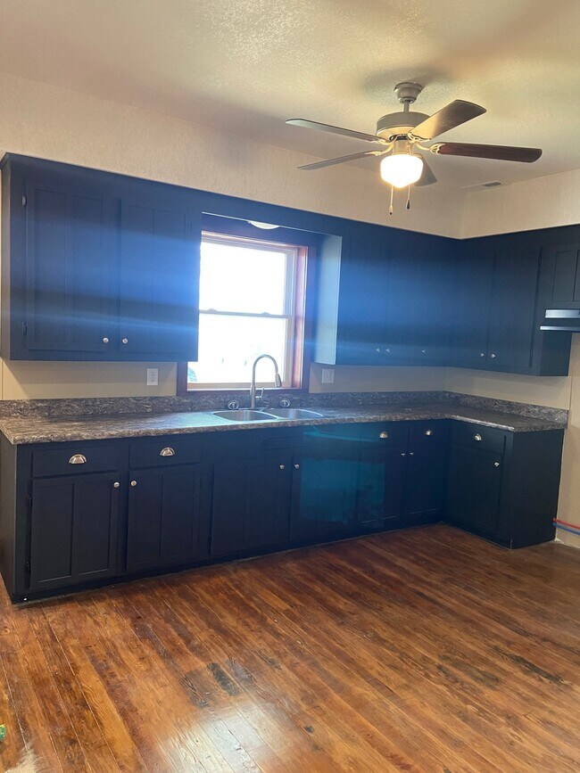 Foto del edificio - 5202 Township Rd 46
