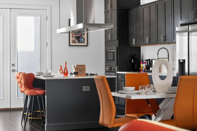 Building Photo - 1680 Memorial Dr SE