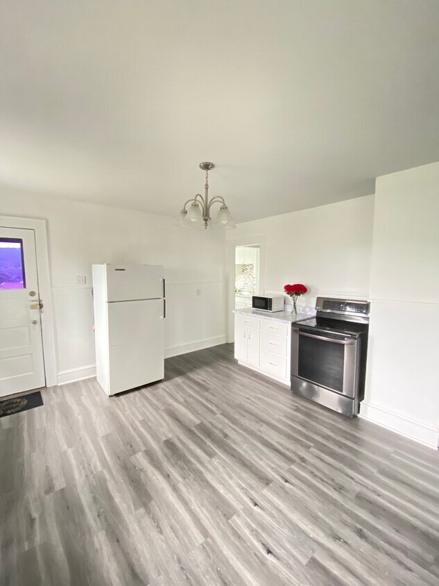 Primary Photo - 1051 Farber Ct