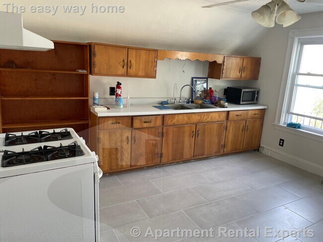 Foto del edificio - Teele Square -  Large 1BR w/ Parking