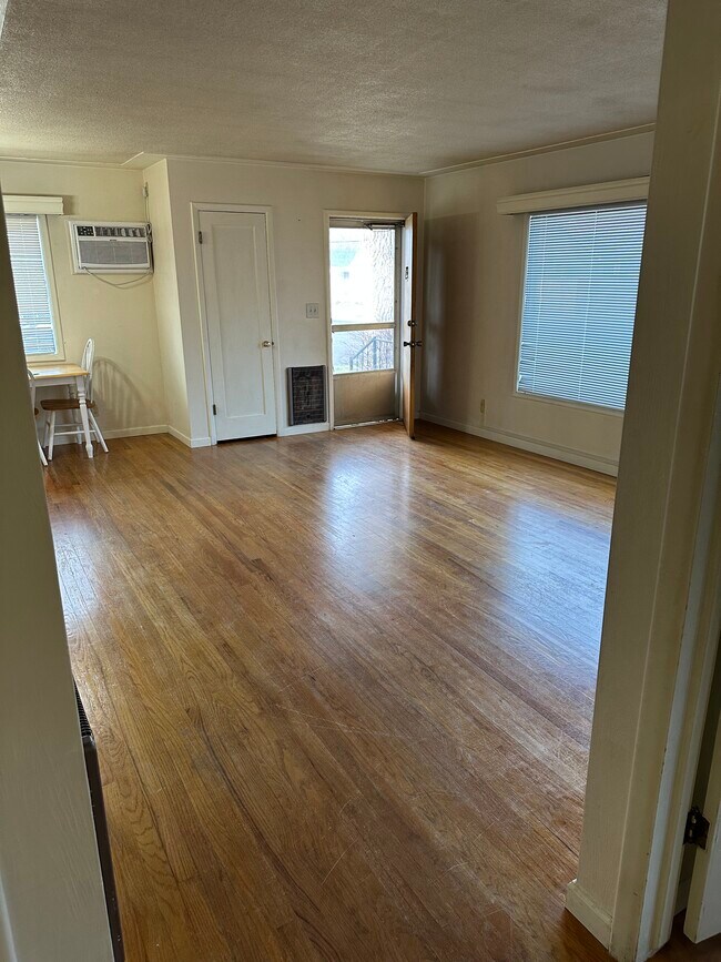 Foto del edificio - 363 6th Ave SW