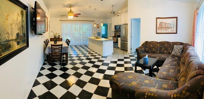 Foto del edificio - 380 S Venice Blvd