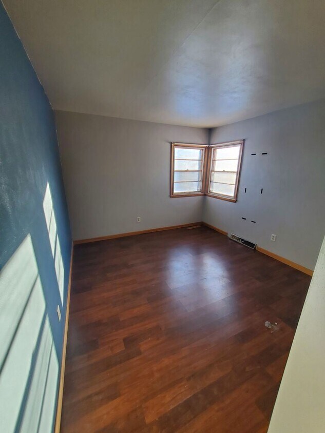 Building Photo - 2 br, 1 bath House - 402 Locust Street