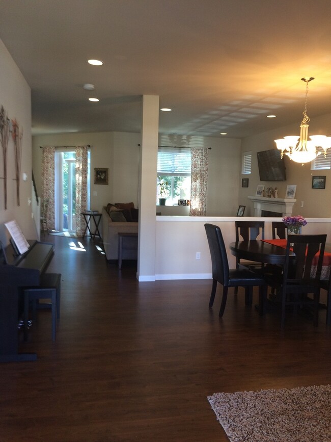 Building Photo - Vinland Pointe Home!