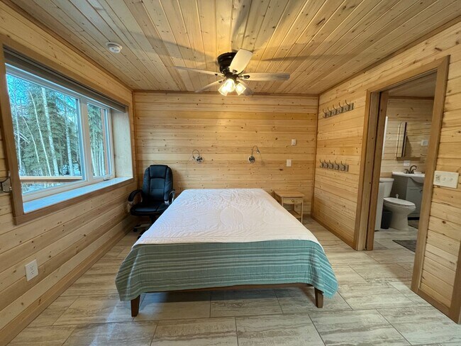 Building Photo - Beautiful, dog friendly, cabin for rent