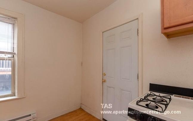 Primary Photo - 2442 W Rosemont Ave