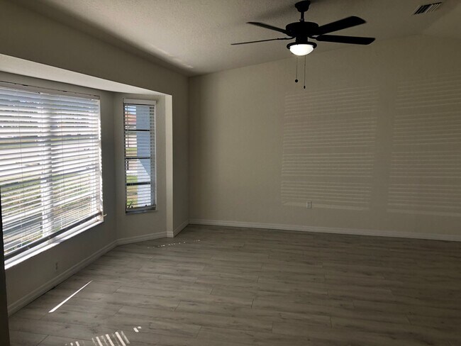 Building Photo - Spacious & Stylish 4-Bedroom Home – Prime ...
