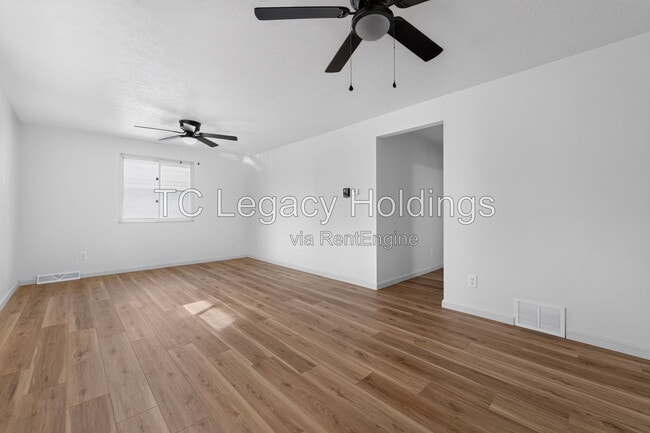 Building Photo - 729 Ridgeway Ave