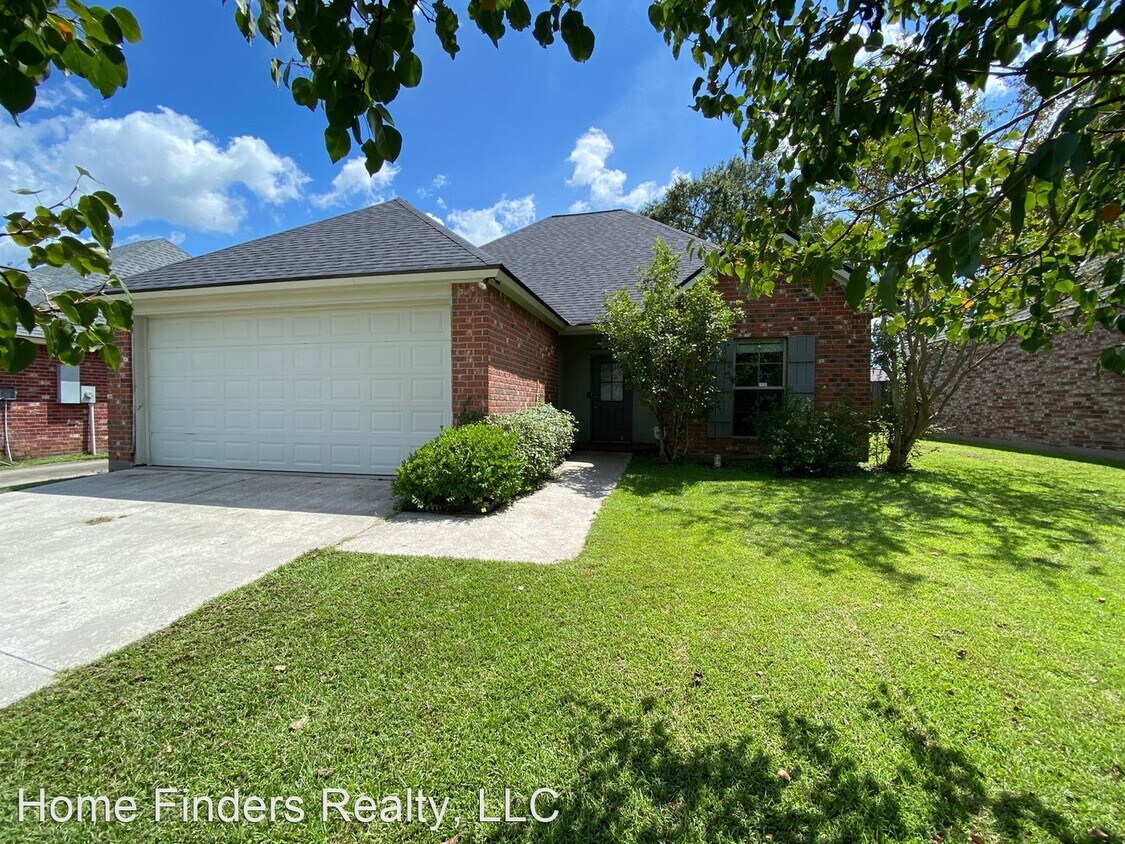 3 br, 2 bath House 40353 Creekway Cove House Rental in Gonzales, LA