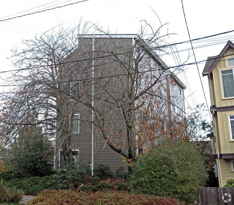 Foto del edificio - 3660 Whitman Ave N