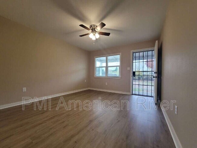 Foto del edificio - 3932 Jasmine St