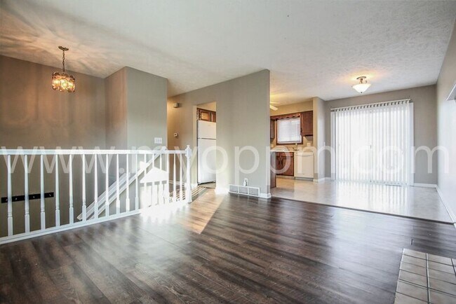 Foto del edificio - 10624 Hartman Ave