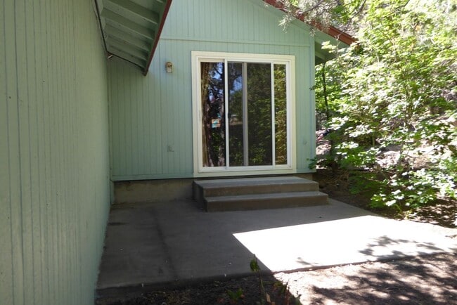 Building Photo - 1496 NW Portland Ave