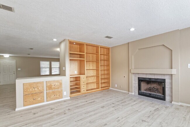 Foto del edificio - 2 Weeks FREE RENT 1st Month !!