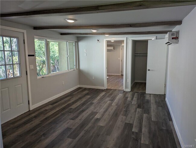 Foto del edificio - 683 Box Canyon Rd