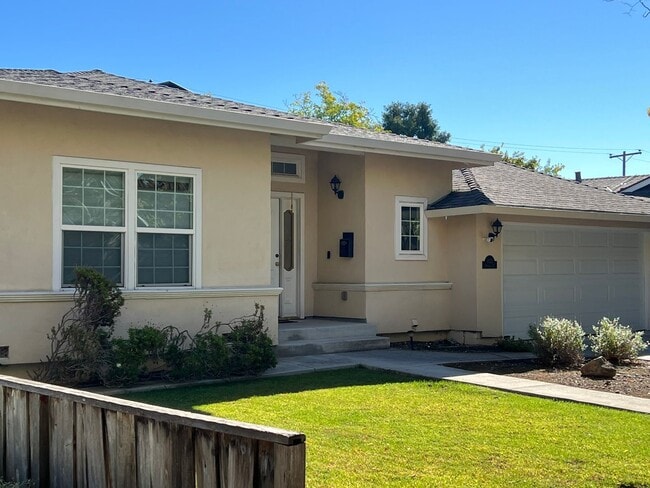 Foto del edificio - FURNISHED SHORT TERM 6-9 MONTHS TERMS AVAI...