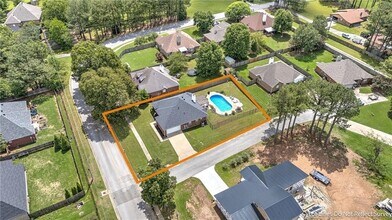 Building Photo - 2046 Pine Woods Rd