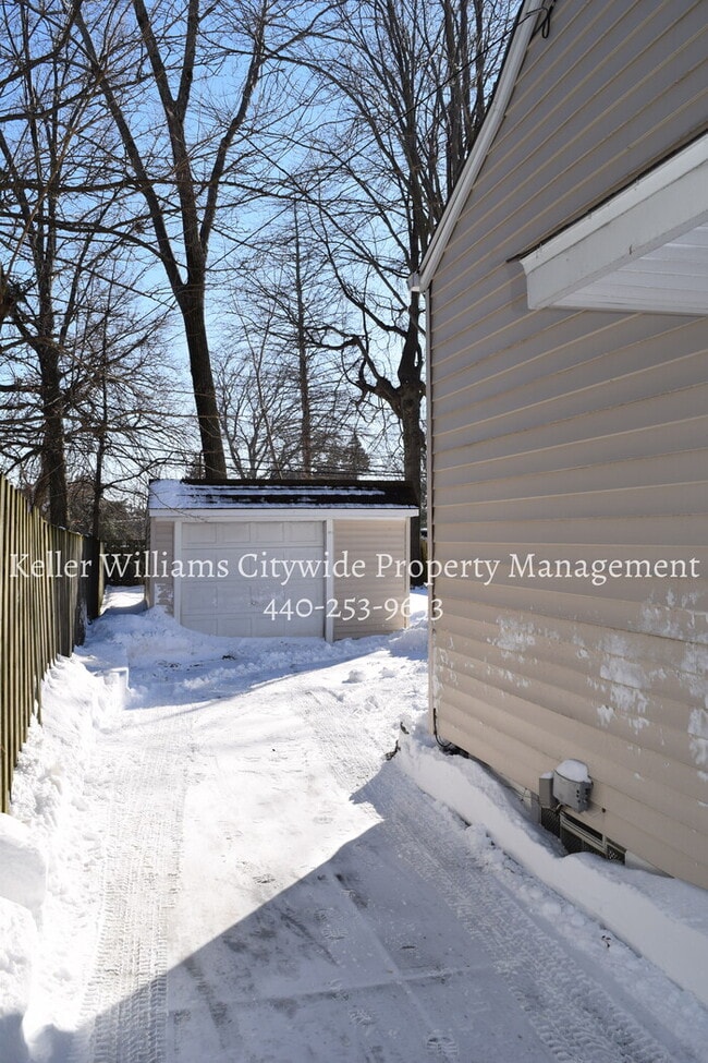Building Photo - 3 bedroom 1 bath Single family rental