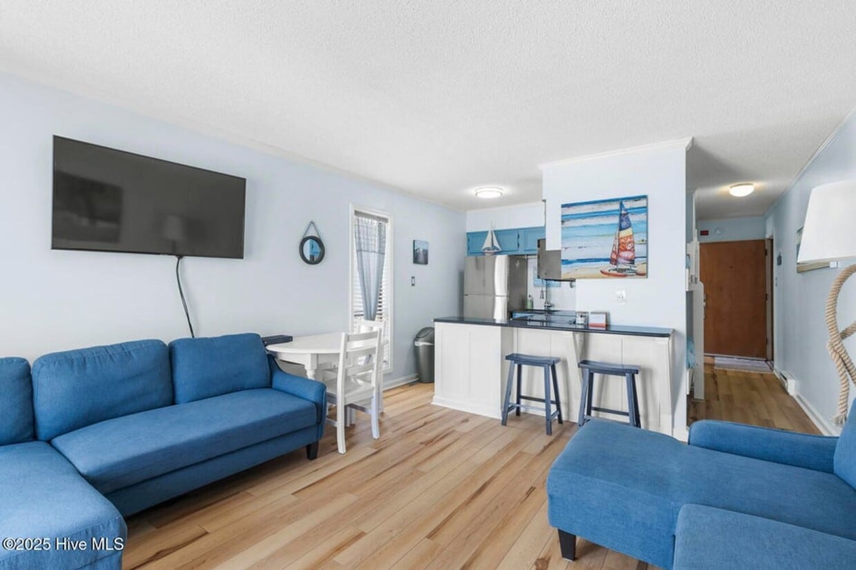 Foto principal - Fully Furnished Condo Available Short Term