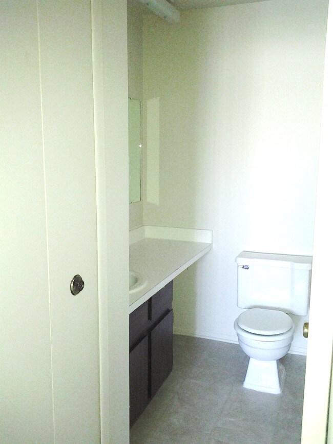 Trafalgar Square Apartments Rentals Westland, MI