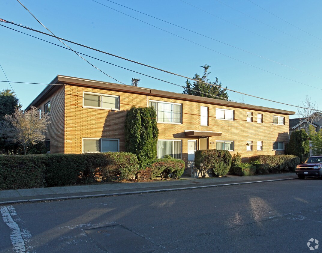 Primary Photo - 4460 Woodland Park Ave N