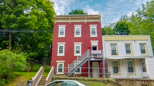 Building Photo - 162 10th St