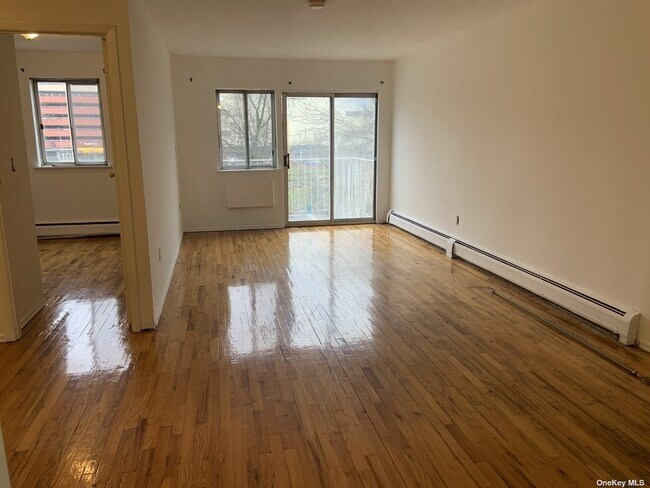 Foto del edificio - 90-35 56th Ave