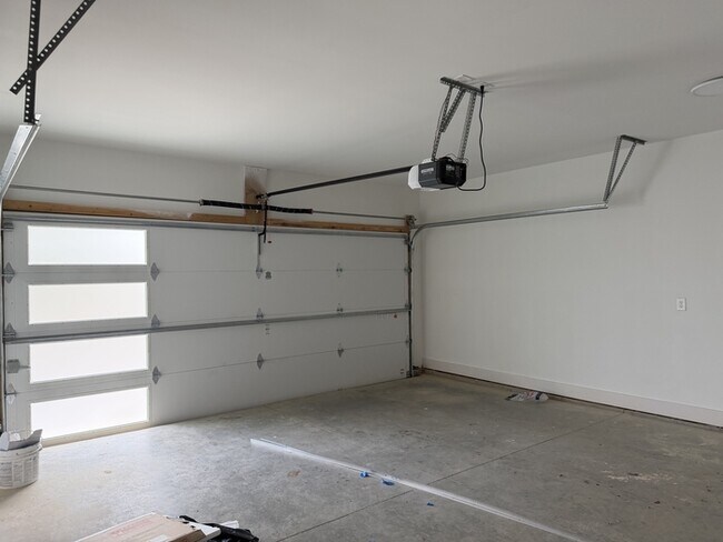 Building Photo - 105 Hart Ln