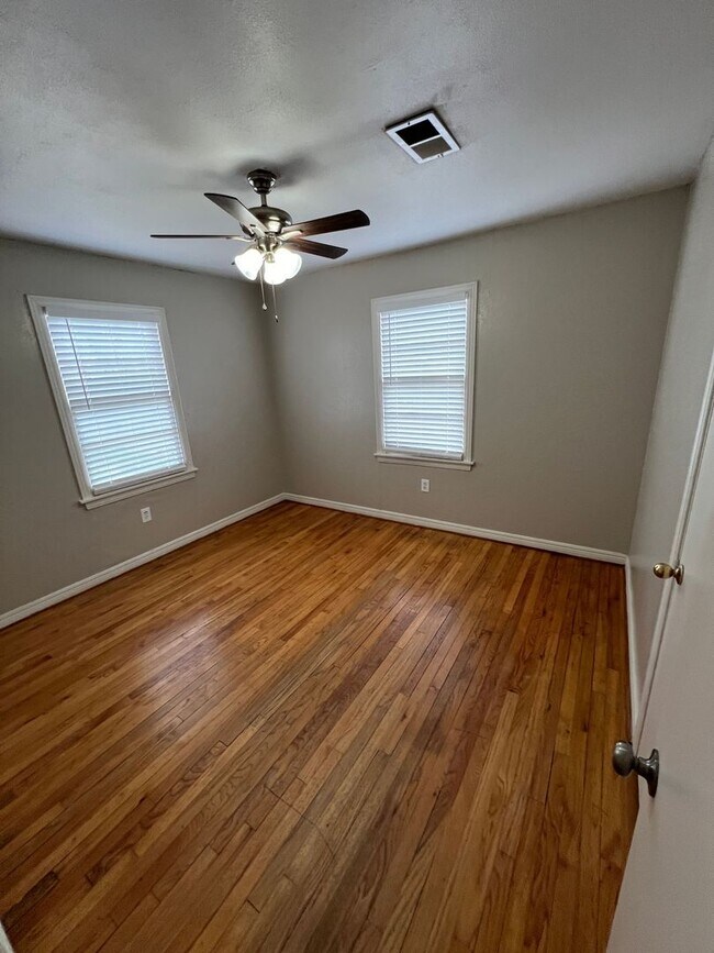 Foto del edificio - Pre Leasing for Fall 2026!!