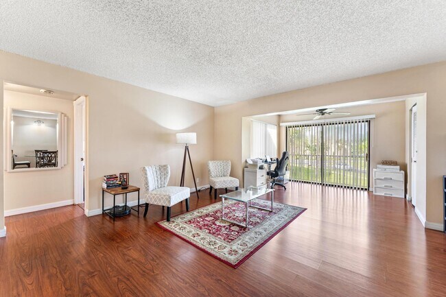 Foto del edificio - 524 Shady Pine Way