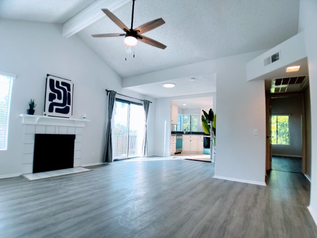 Foto del edificio - 22725 Lakeway Dr