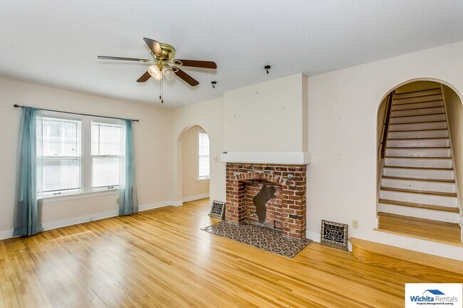 Building Photo - 2 bedroom in College Hill