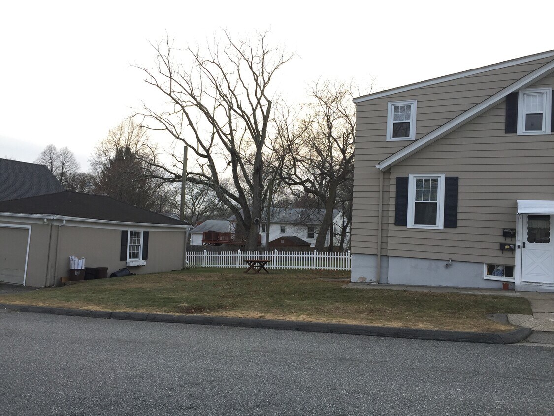 364 Maple Rd Unit 2, Barrington, RI 02806 Apartments in Barrington, RI