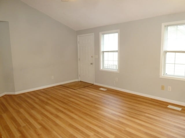 Foto del edificio - Great location! 4br house w/ parking, larg...