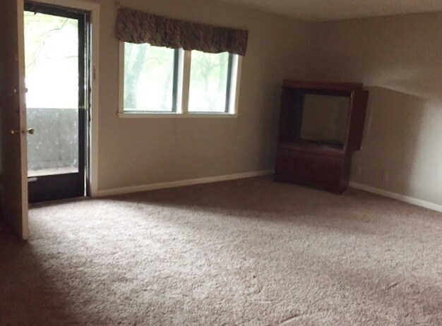 Building Photo - One Level, one bedroom condo, Water includ...