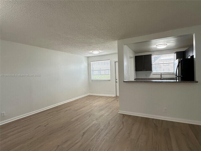 Foto del edificio - 5661 SW 36th Ct