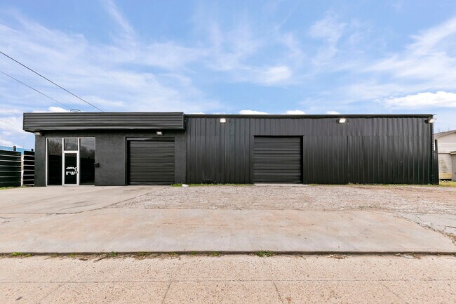 Building Photo - 3138 Reed Rd